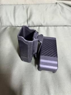 Паучер Blackhawk под пистолетный магазин