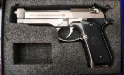 Пистолет Беретта 92FS страйкбольная 6мм спринговая модель