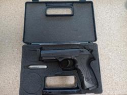 Пневматический пулевой пистолет Umarex Beretta Px4 Storm