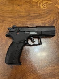 Пистолет Grand Power T12, калибр 10х28