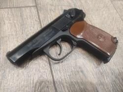 Пистолет Макарова (сигнальный МР 371) в расширенной комплектации.