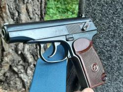 Пистолет Макарова охолощённый ПМ-О 1960 года под патрон 10х24 в отличном состоянии.