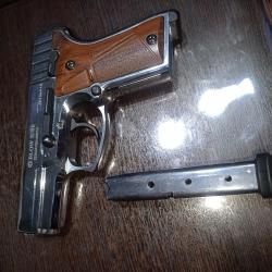 Пистолет охолощенный, сигнальный. 