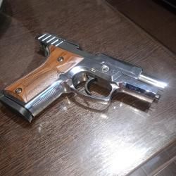 Пистолет охолощенный, сигнальный. 