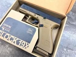 Пистолет пневматический Umarex Glock 19X (металл, подвижный затвор, песочный, CO₂) ВВ 4.5 