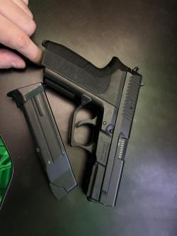 Пистолет страйкбольный KWC SigSauer SP2022 CO2