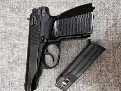 Пистолет травматический ИЖ 89-9т /Макарыч/ 10 зарядный , сброс магазина кнопкой,состояние отличное