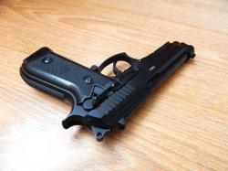 Пневматическая Beretta 92 от Gletcher. Авто огонь. Супер состояние.