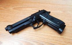 Пневматическая Beretta 92 от Gletcher. Авто огонь. Супер состояние.