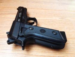Пневматическая Beretta 92 от Gletcher. Авто огонь. Супер состояние.