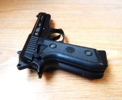 Пневматическая Beretta 92 от Gletcher. Супер состояние с комплектом.Blow Back Авто огонь.