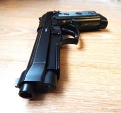 Пневматическая Beretta 92 от Gletcher. Супер состояние с комплектом.Blow Back Авто огонь.