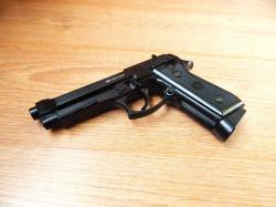 Пневматическая Beretta 92 от Gletcher. Супер состояние с комплектом.Blow Back Авто огонь.