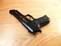 Пневматическая Beretta 92 от Gletcher. Супер состояние с комплектом.Blow Back Авто огонь.