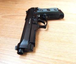 Пневматическая Beretta 92 от Gletcher. Супер состояние с комплектом.Blow Back Авто огонь.