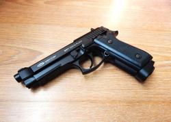 Пневматическая Beretta 92 от Gletcher. Супер состояние с комплектом.Blow Back Авто огонь.
