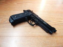 Пневматическая Beretta 92 от Gletcher. Супер состояние с комплектом.Blow Back Авто огонь.