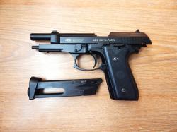 Пневматическая Beretta 92 от Gletcher. Супер состояние с комплектом.Blow Back Авто огонь.