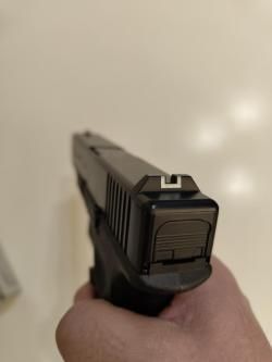 Пневматический Glock 22 нулевый. Отстреляно 10 баллонов