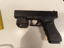 Пневматический Glock 22 нулевый. Отстреляно 10 баллонов