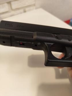 Пневматический Glock 22 нулевый. Отстреляно 10 баллонов