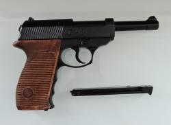 Пневматический пистолет Crosman C41 semi/automatic CO2 BB Air Pistol (Walther P.38)  + кобура + магазин + сертификат