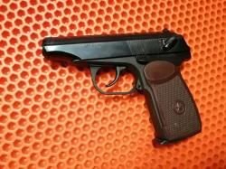 Пневматический пистолет МР- 654К. Макаров.