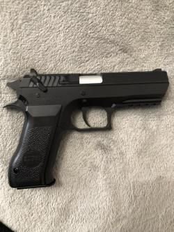 Пневматический пистолет Swiss Arms SA941