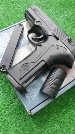 Пневматический пистолет Umarex Beretta Px4 Storm