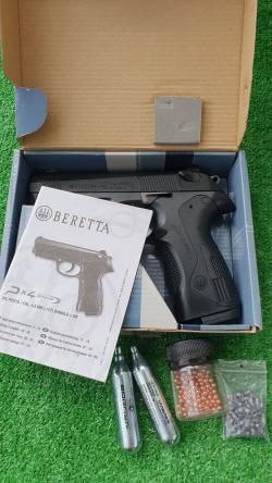 Пневматический пистолет Umarex Beretta Px4 Storm