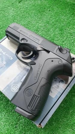 Пневматический пистолет Umarex Beretta Px4 Storm