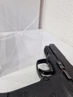Пневматический пистолет Umarex HPP с функцией Blowback.