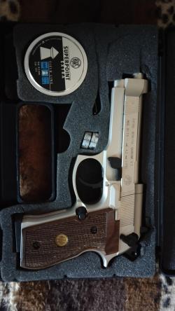 Пневматический премиум пистолет Umarex Beretta M92 FS 4.5 мм (никель, дерево) арт. 900508347 6 отзывов