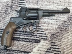 Пневматический револьвер Borner NGT-P Black кал. 4,5 мм, пулевой (Наган), металл