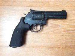 Пневматический револьвер Umarex Smith & Wesson 586 4 (S&W). Германия, с комплектом. В идеа