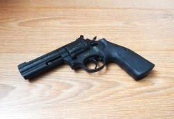 Пневматический револьвер Umarex Smith & Wesson 586 4 (S&W). Германия, с комплектом. В идеа