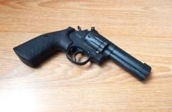 Пневматический револьвер Umarex Smith & Wesson 586 4 (S&W). Германия, с комплектом. В идеа