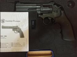 Пневматический револьвер Umarex Smith &amp; Wesson 586 4