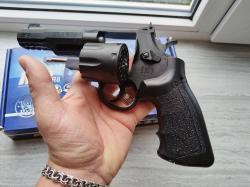 Револьвер Umarex S&W Military&Police R8