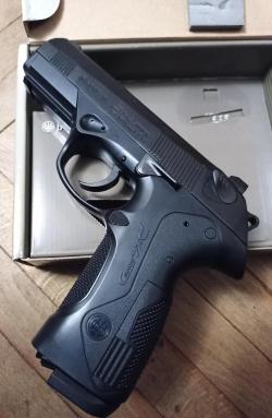 Пневматический Umarex Beretta PX4 Storm