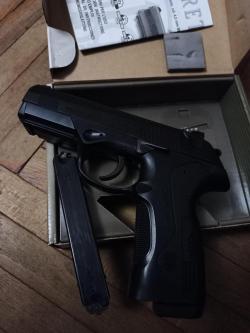 Пневматический Umarex Beretta PX4 Storm