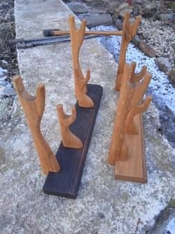 Подставки для хранения коллекционного, сувенирного холодного оружия.