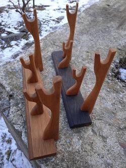 Подставки для хранения коллекционного, сувенирного холодного оружия.