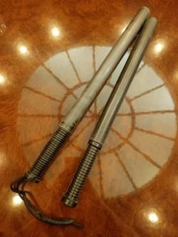 Полицейские дубинки