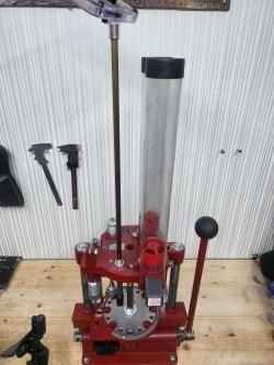 Пресс для снаряжения гладкоствольных патронов 12 кал Hornady 366 Auto Progressive