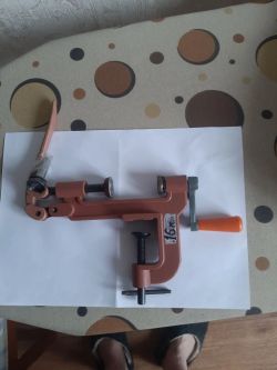 продам -закрутка настольная, ручная 12: 16 и 20 калибров