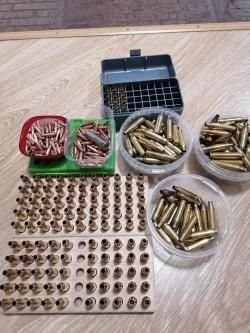 Продам для 243 пули гильзы матрицы и прочее