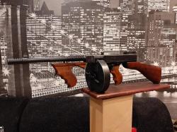 Продам макет пистолета-пулемета Thompson M1928 от Denix, доработанный