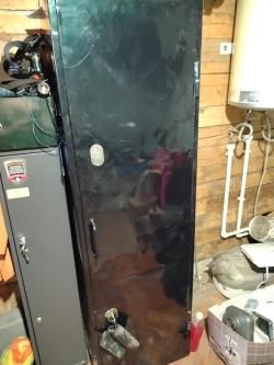 Продам металлический сейф на 3 единицы