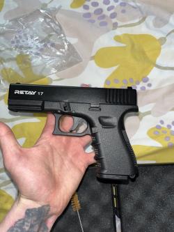 ПРОДАМ  СИГНАЛЬНЫЙ  пистолет Retay 17 (Glock) 9mm P.A.K